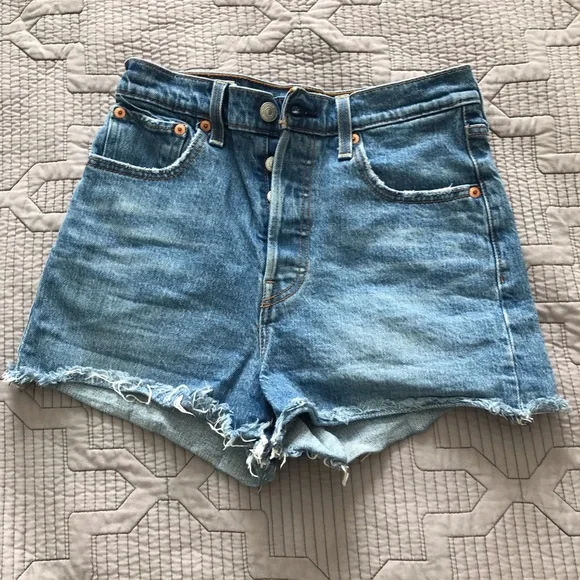 Levi’s jean shorts - Picture 2 of 3